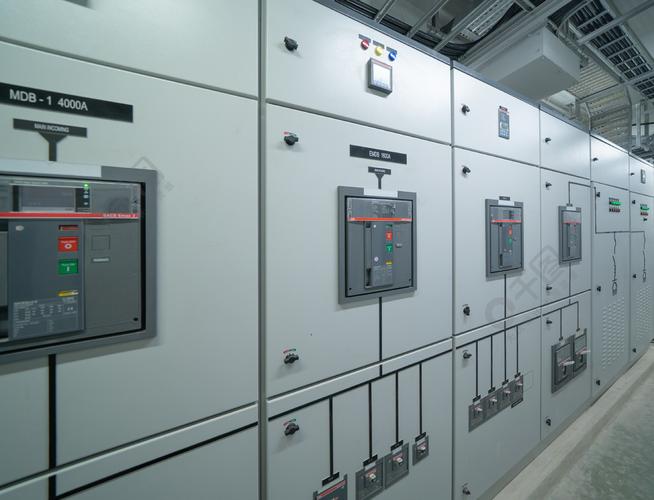 电气室内部工业工厂制造系统中控制或服务器机房的动力能源电机机柜主